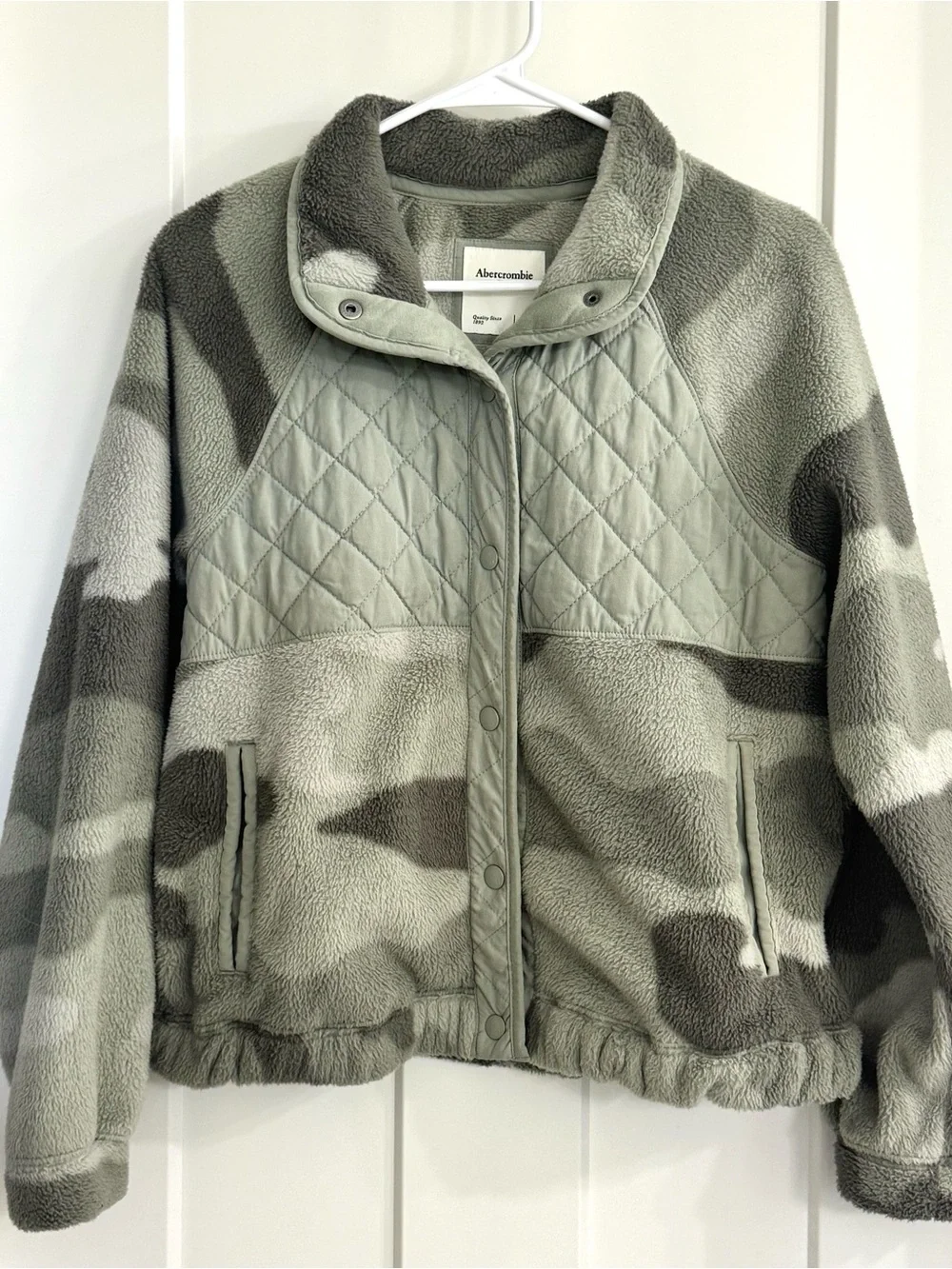 Abercrombie & Fitch Camo Fleece Quilted Snap Jacket Green Size S